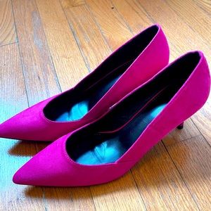 Suede hot pink pumps